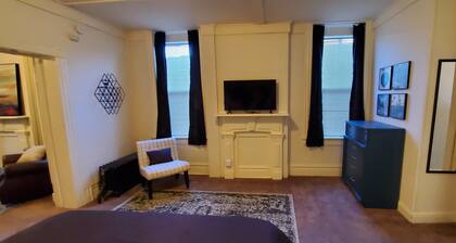 NEW Charming Apartment Great for Traveling Nurses, Corporate & Short-Term Rental