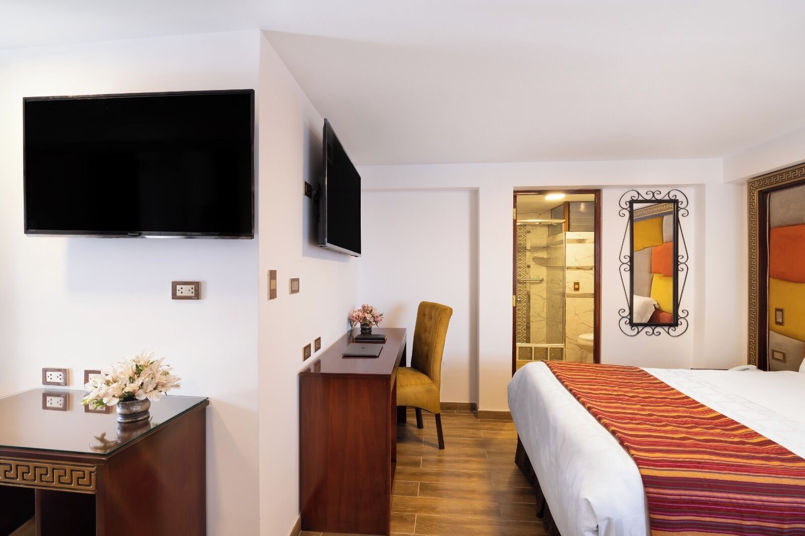 family room | 1 bedroom, hypo-allergenic bedding, down duvets, pillow-top beds