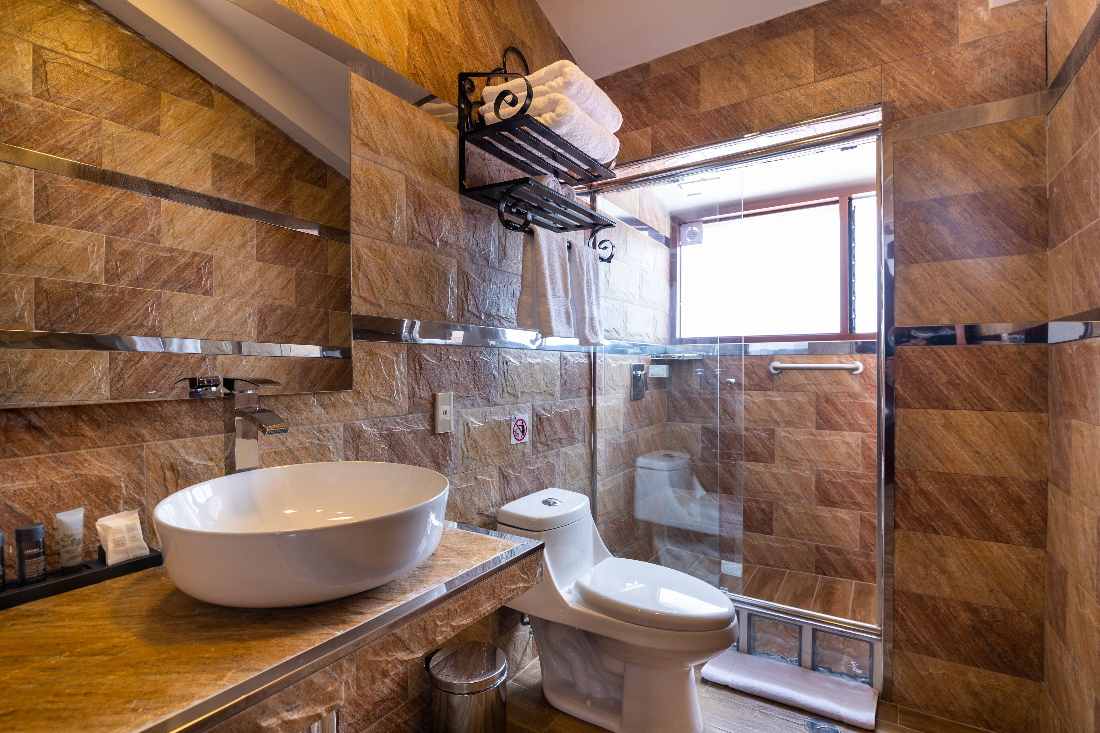 1 bedroom, hypo-allergenic bedding, down duvets, pillow-top beds