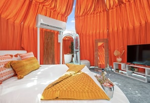 1 bedroom, in-room safe, internet, bed sheets - Moon Suite / Igloo W/ Private Tub & Heated Pool (ANASCO)