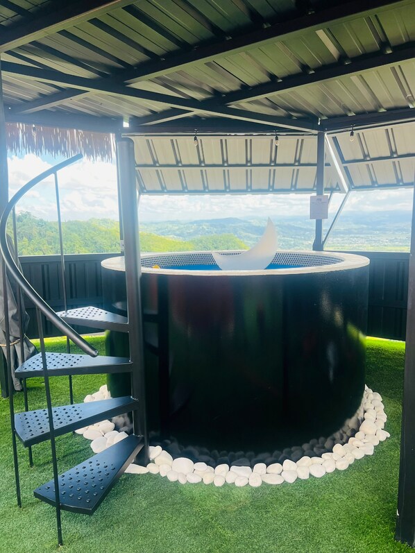 Outdoor spa tub - Moon Suite / Igloo W/ Private Tub & Heated Pool (ANASCO)