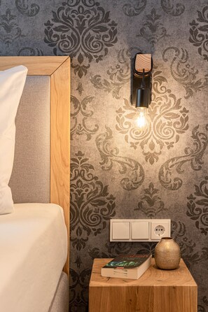 3 bedrooms, in-room safe, free WiFi, bed sheets