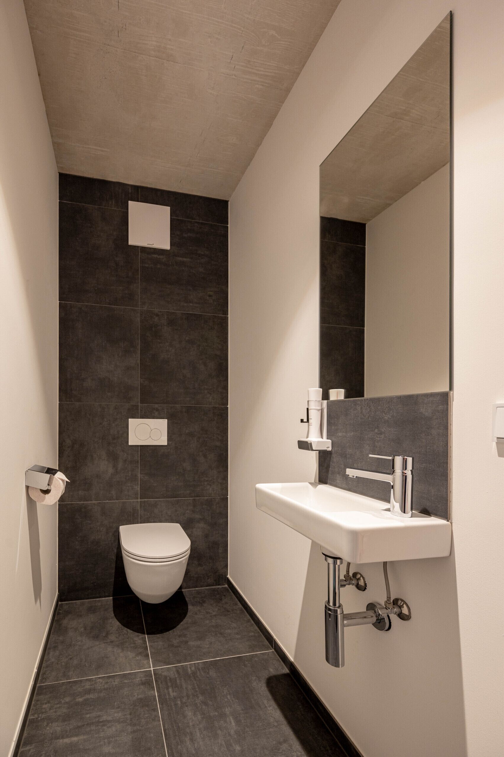 Douche, sèche-cheveux, serviettes fournies