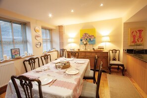 Traditional House | Private kitchen - Bayview House - 4 bedroom - Llanmadoc (Swansea)