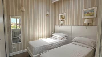 3 chambres, coffres-forts dans les chambres, bureau