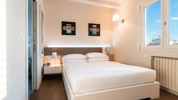 3 chambres, coffres-forts dans les chambres, bureau