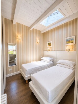 3 Schlafzimmer, Zimmersafe, Schreibtisch, Bügeleisen/Bügelbrett