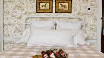 5 slaapkamers, een bureau, een strijkplank/strijkijzer, wifi