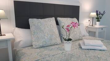 3 slaapkamers, een strijkplank/strijkijzer, reisbedje, gratis wifi