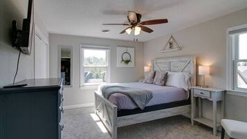 3 bedrooms, iron/ironing board, free WiFi, bed sheets