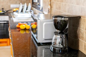 Fridge, microwave, oven, coffee/tea maker