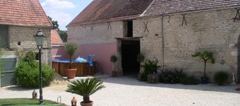 Maison de caractère typiquement bourguignonne avec piscine jusqu'à 20 personnes