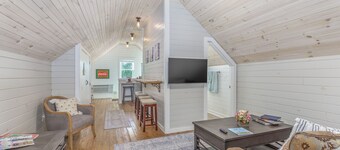 Loft at the Country Store! Unique Southern Stay! 1bed, 1bath