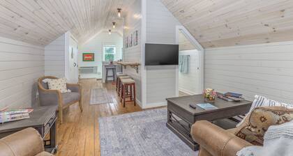 Loft at the Country Store! Unique Southern Stay! 1bed, 1bath