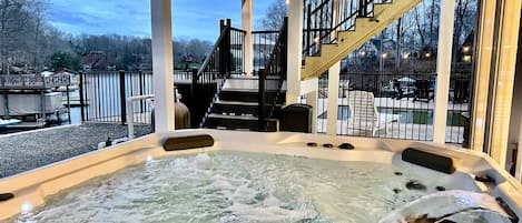 Banyera d'hidromassatge a l'aire lliure