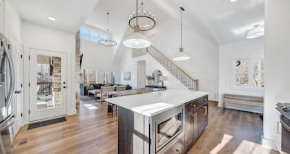 Beacon Pointe, New 7-Bed Lakefront Luxury w/ Covered Decks + Heated Salt Water Pool, Hot Tub, Dock!