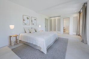 5 Schlafzimmer, Bügeleisen/Bügelbrett, Bettwäsche