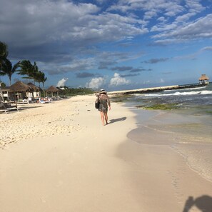 Beach nearby, sun loungers, beach towels