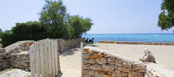 Seafront villa in Felloniche