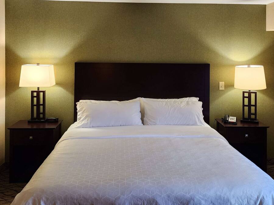 Egyptian cotton sheets, premium bedding, soundproofing