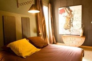 7 bedrooms, WiFi, bed sheets