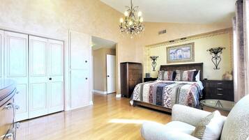 4 bedrooms, iron/ironing board, free WiFi, bed sheets