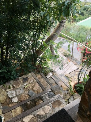 Property grounds - Terrace room and small West Indian carbet overlooking the bay (SAINT MARTIN)