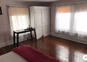 4 bedrooms, desk, iron/ironing board, free WiFi