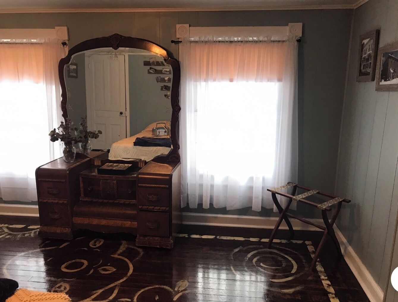 4 habitaciones, escritorio, tabla de planchar con plancha y wifi gratis 