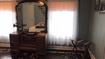 4 habitaciones, escritorio, tabla de planchar con plancha y wifi gratis