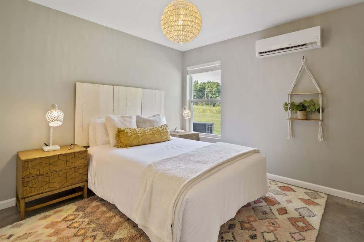 3 bedrooms, iron/ironing board, travel crib, WiFi