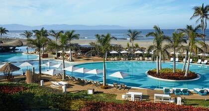 Luxury Golf and Spa Resort Grand Mayan at Nuevo Vallarta 1bd Suite dipping pool