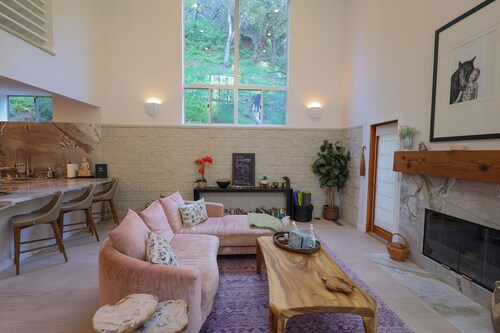 The Butterfly House- Malibu Hillside Retreat Under the Stars