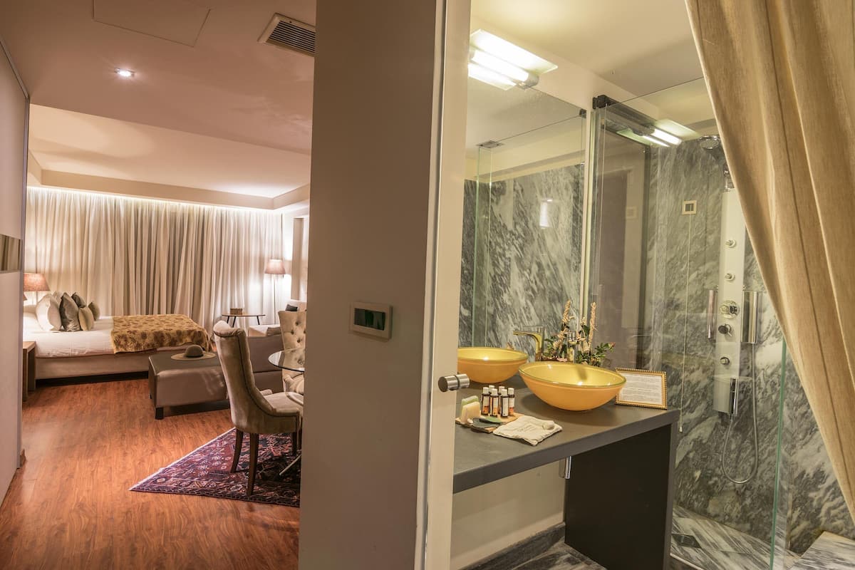 Junior Studio Suite
