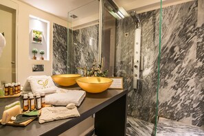 Junior Studio Suite | Bathroom - Golden Suites & Spa (Ioannina)