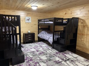 5 bedrooms, desk, free WiFi, bed sheets