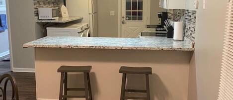 冰箱、微波炉、烤箱、炉灶