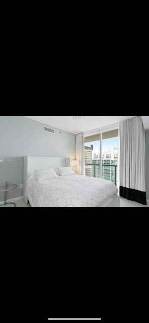 2 bedrooms, desk, free WiFi, bed sheets - ** BEST VIEWS IN BRICKELL ** 2bd/2bth 39th Floor (Miami)