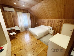 7 bedrooms, iron/ironing board, free WiFi, bed sheets