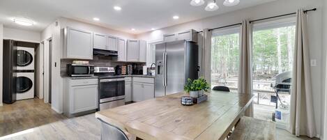 Refrigerador, microondas, horno, placa de cocina