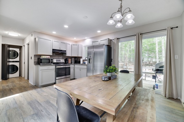 KĂŒhlschrank, Mikrowelle, Ofen, Herdplatte