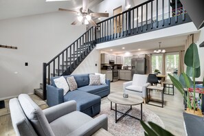 Älytelevisio, takka, videopelejä, pöytäjalkapallopöytä