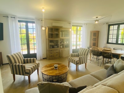 Villa 10 ' from the beach and close to rivers with private pool 12 persons