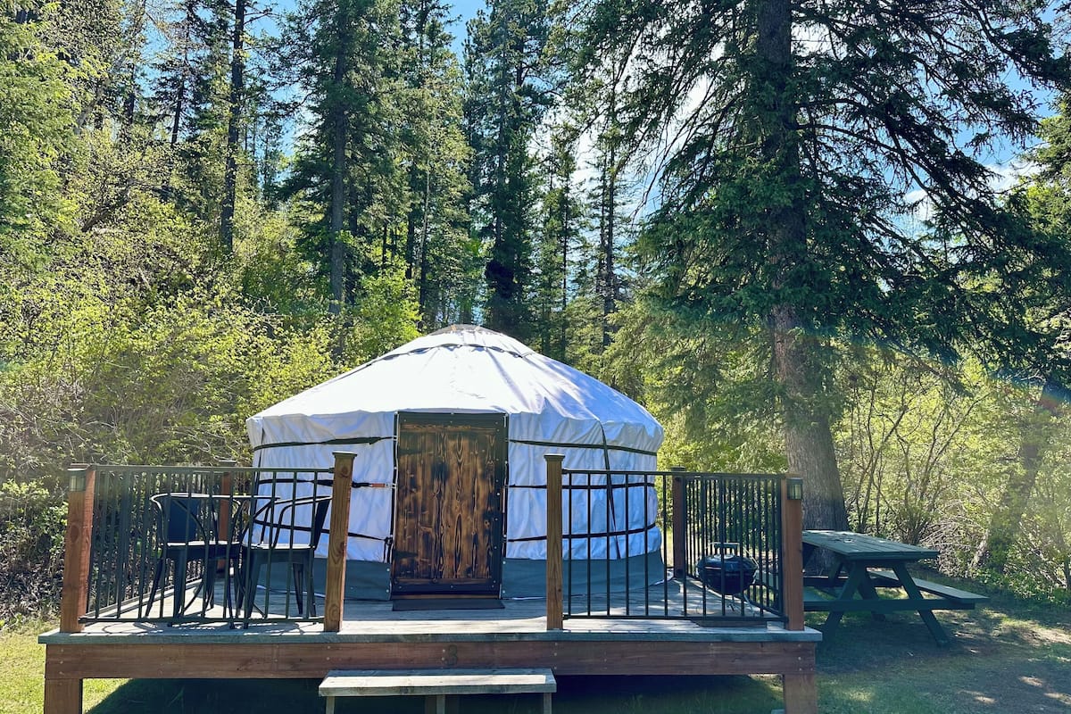 Deluxe Tent | Free WiFi, bed sheets