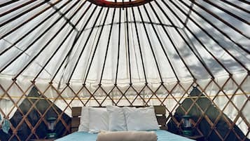 Deluxe Tent | Free WiFi, bed sheets