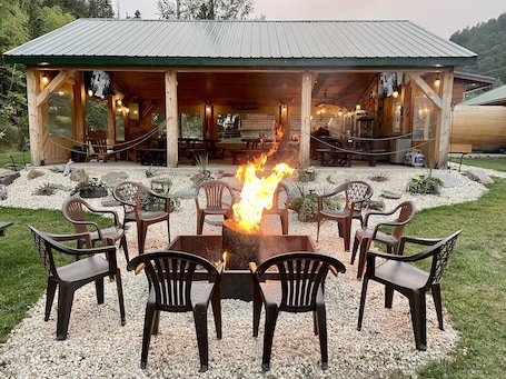 Terrace/patio. Whitetail Creek Camping Resort