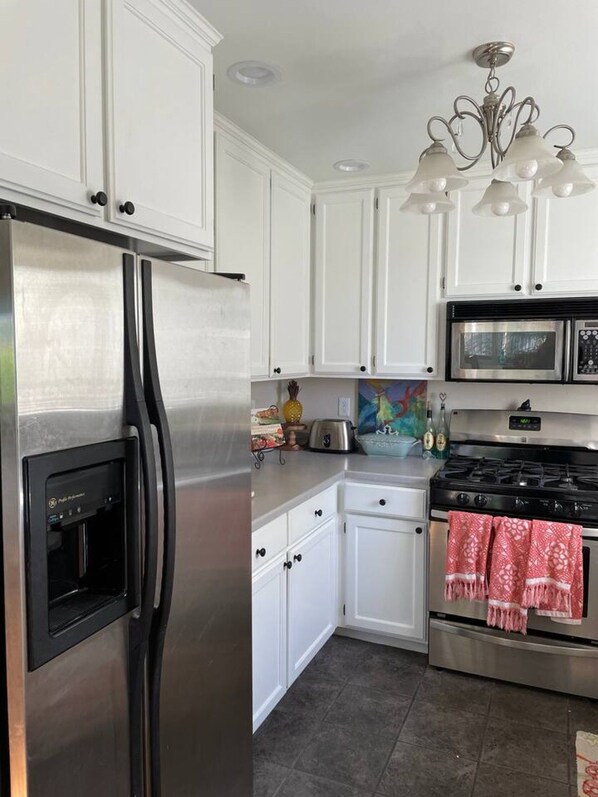 Private kitchen - Ocean Cottage (Shelter Cove)