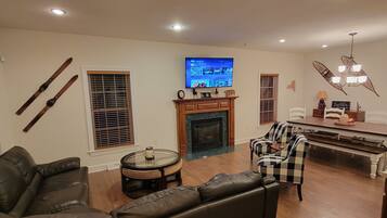 Télévision, cheminée