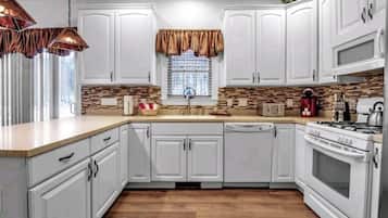 Microwave, dishwasher, coffee/tea maker, cookware/dishes/utensils