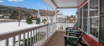 Cozy 4 Bedroom, 3 Bath House 1 mile from Village